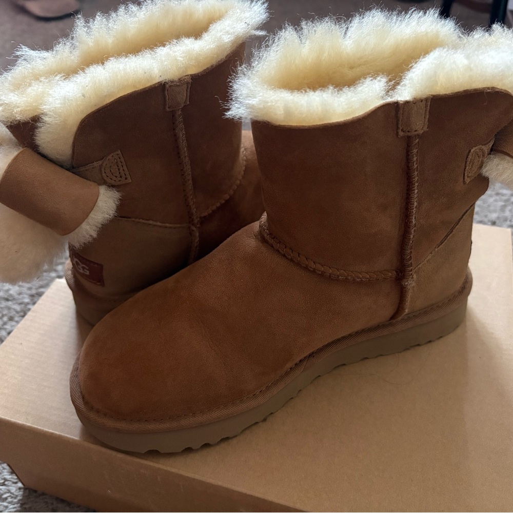UGG Classic Heritage Bow Boots in Tan